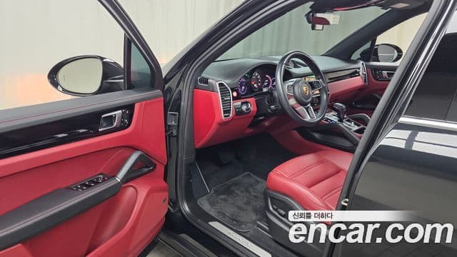 Porsche Cayenne 2022 — Photo 29/32