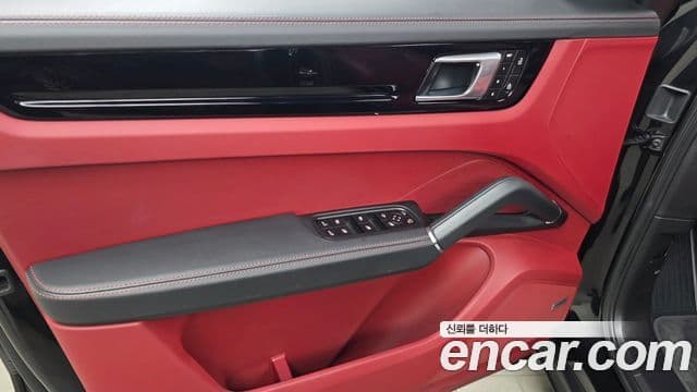 Porsche Cayenne 2022 — Photo 3/32