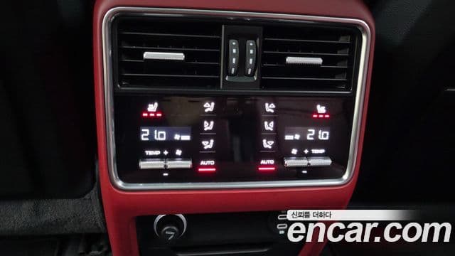 Porsche Cayenne 2022 — Photo 30/32