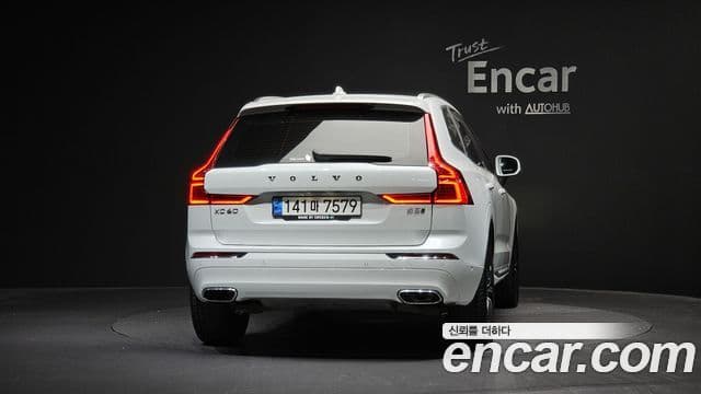 Volvo XC60 2021 — Фото 4/20