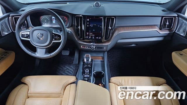Volvo XC60 2021 — Фото 7/20