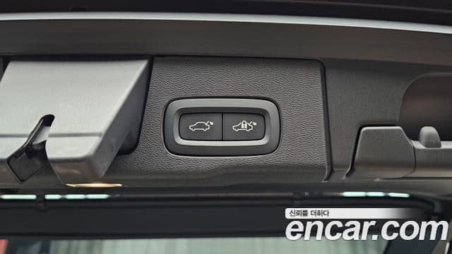 Volvo XC60 2021 — Фото 15/20