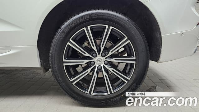 Volvo XC60 2021 — Photo 30/32