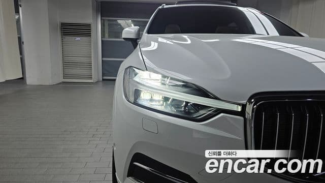 Volvo XC60 2021 — Photo 28/32