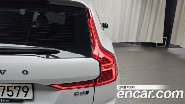 Volvo XC60 2021 — Photo 23/32