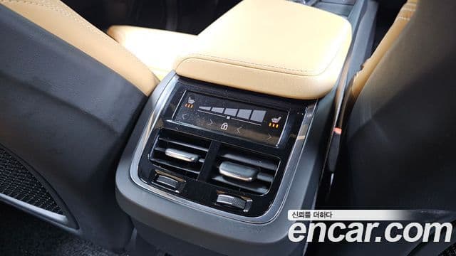 Volvo XC60 2021 — Photo 22/32