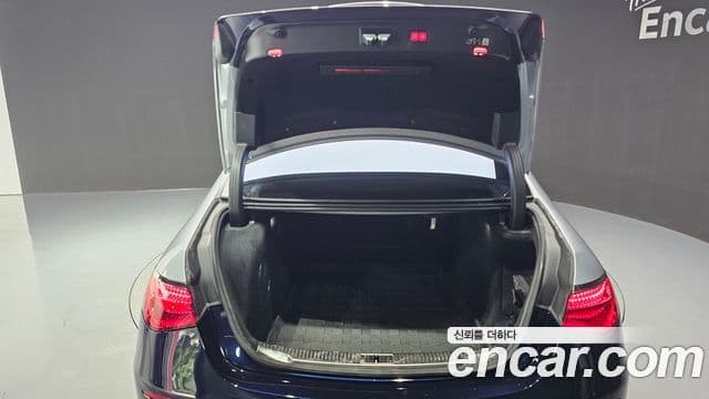 Mercedes-Benz S-Class 2022 — Photo 27/32