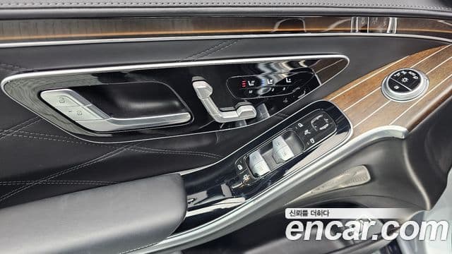 Mercedes-Benz S-Class 2022 — Photo 7/32