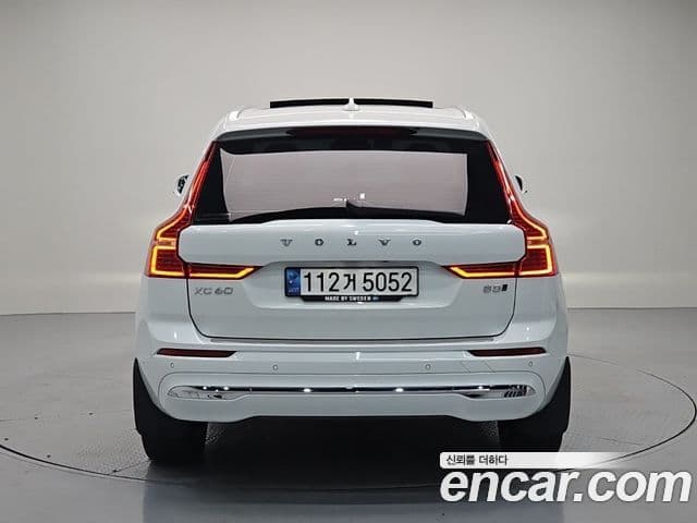Volvo XC60 2022 — Фото 2/20