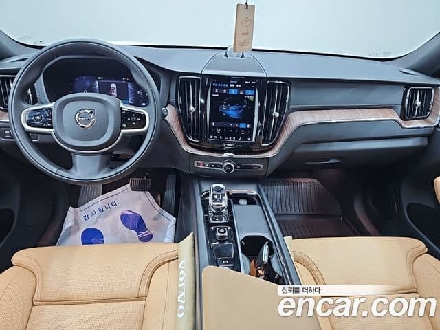 Volvo XC60 2022 — Фото 10/20