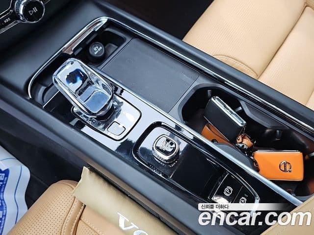 Volvo XC60 2022 — Фото 7/20