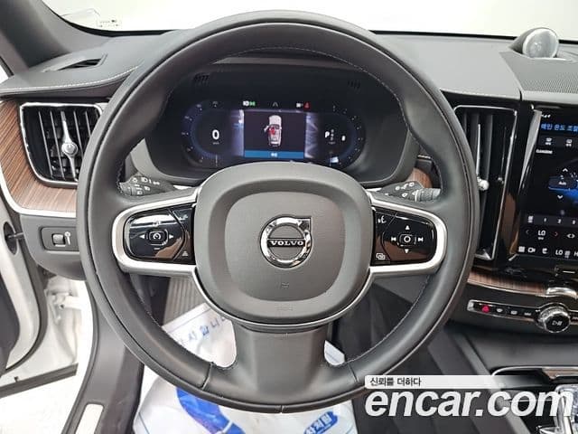 Volvo XC60 2022 — Фото 12/20