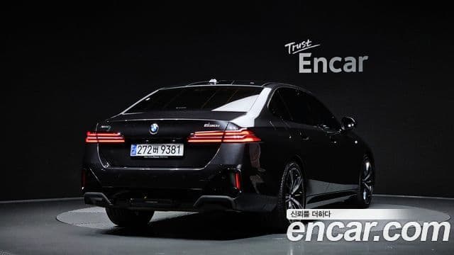 BMW 5 Series 2023 — Фото 2/20