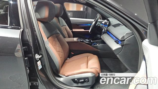 BMW 5 Series 2023 — Фото 12/20