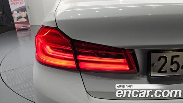 BMW 5 Series 2020 — Şəkil 11/34