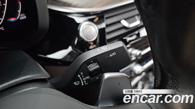 BMW 5 Series 2020 — Şəkil 24/34
