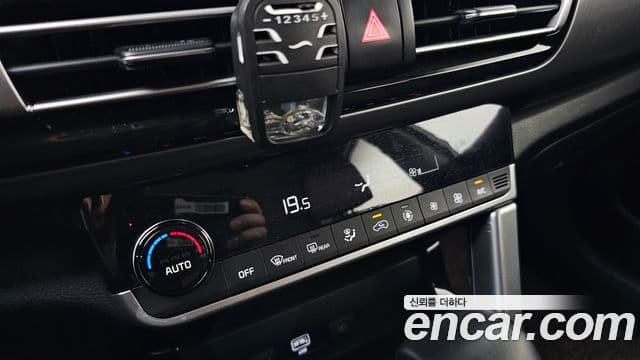 Kia Seltos 2022 — Şəkil 28/30