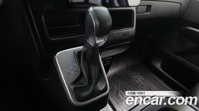 Hyundai Staria 2023 — Фото 9/20