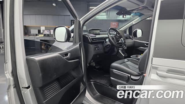 Hyundai Staria 2023 — Фото 10/20