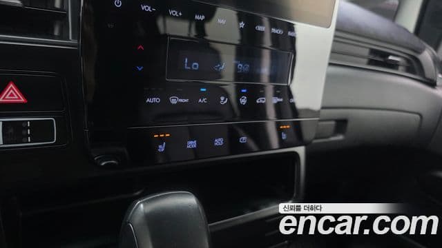 Hyundai Staria 2023 — Фото 17/20