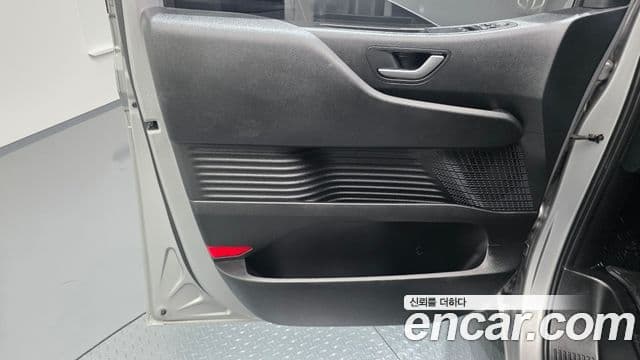 Hyundai Staria 2023 — Photo 10/32