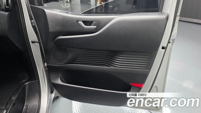 Hyundai Staria 2023 — Photo 6/32