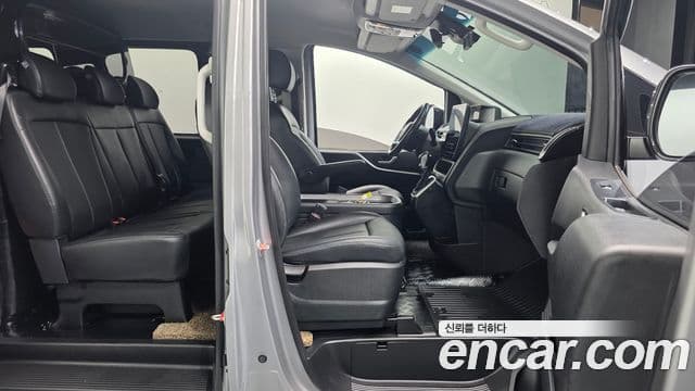 Hyundai Staria 2023 — Photo 24/32