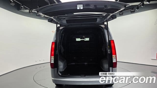 Hyundai Staria 2023 — Photo 17/32