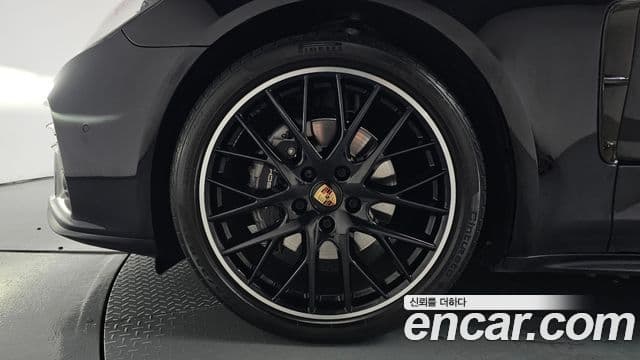 Porsche Panamera 2021 — ფოტო 37/38