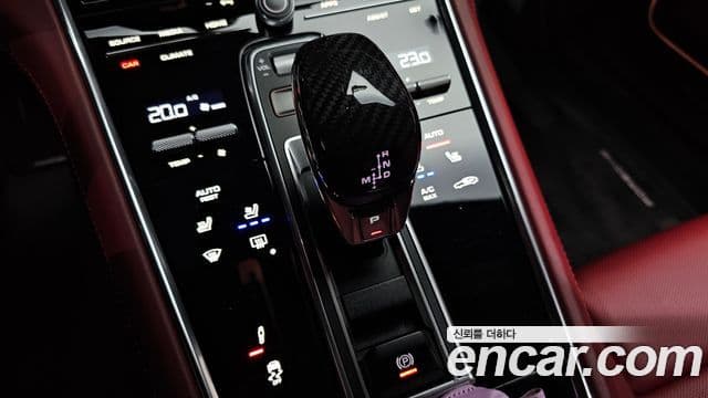 Porsche Panamera 2021 — ფოტო 26/38