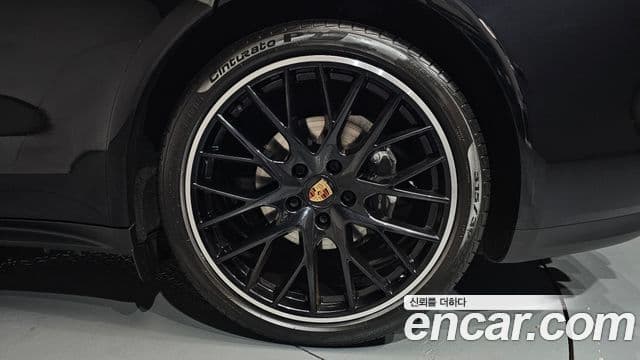 Porsche Panamera 2021 — ფოტო 14/38