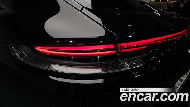 Porsche Panamera 2021 — ფოტო 29/38
