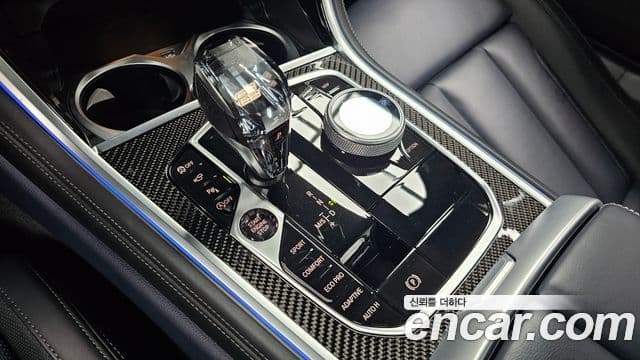 BMW 8 Series 2025 — Photo 24/38