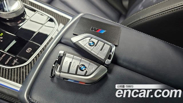 BMW 8 Series 2025 — Photo 18/38