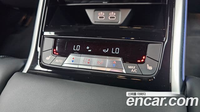 BMW 8 Series 2025 — Photo 17/38