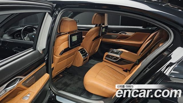 BMW 7 Series 2020 — Фото 12/20