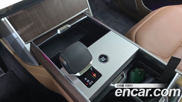 Land Rover Range Rover 2024 — ფოტო 31/41