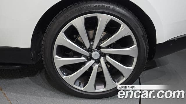 Land Rover Range Rover 2024 — ფოტო 37/41