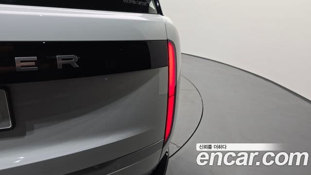 Land Rover Range Rover 2024 — ფოტო 33/41