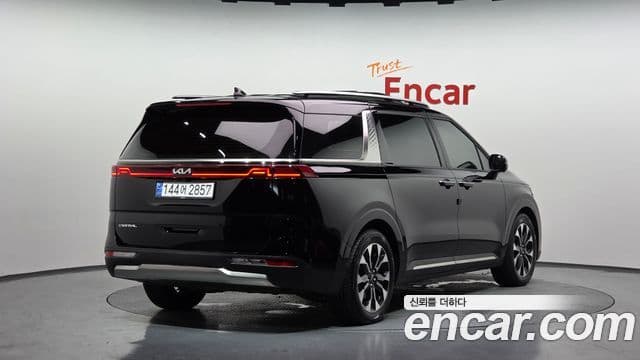 Kia Carnival 2023 — Фото 2/20