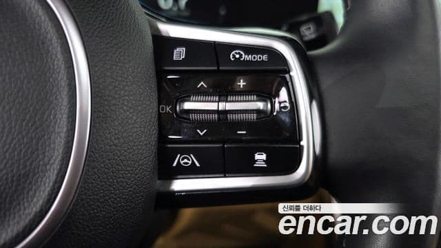 Kia Carnival 2023 — Фото 17/20