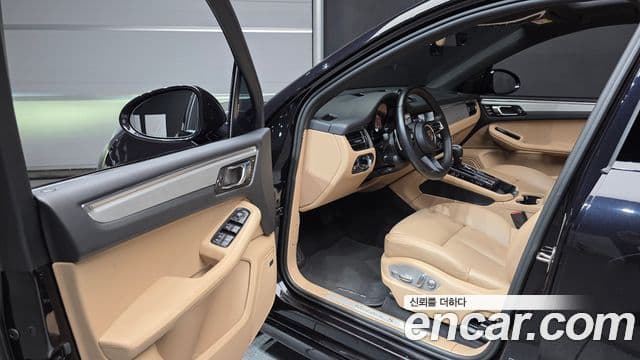 Porsche Macan 2023 — Фото 10/20