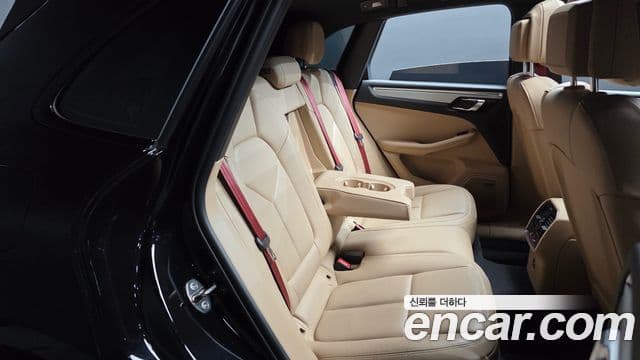 Porsche Macan 2023 — Фото 11/20