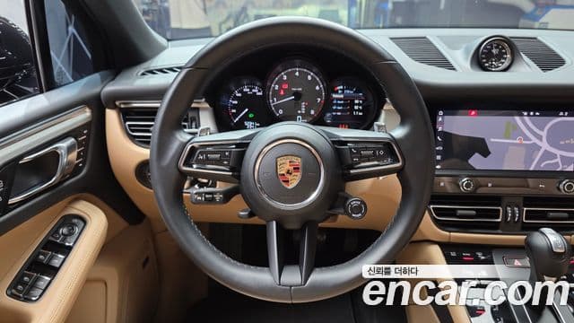 Porsche Macan 2023 — Фото 13/20