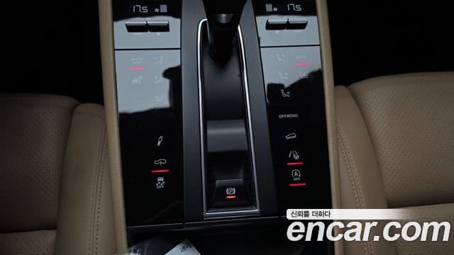 Porsche Macan 2023 — Фото 17/20