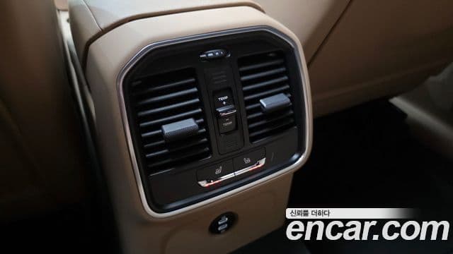 Porsche Macan 2023 — Фото 20/20