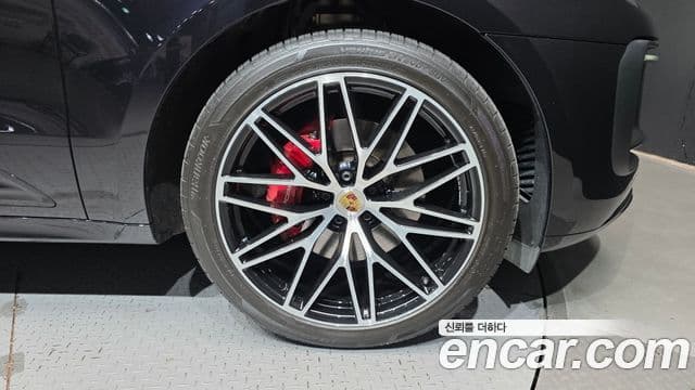 Porsche Macan 2023 — Şəkil 20/31