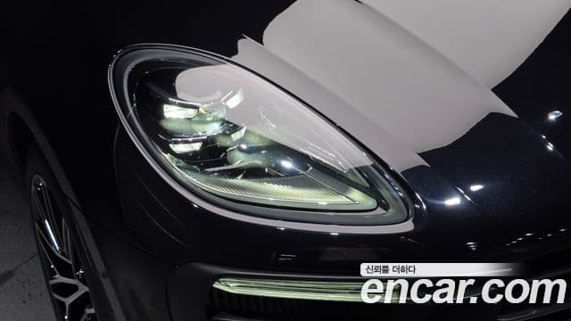 Porsche Macan 2023 — Şəkil 28/31