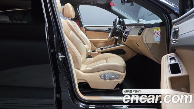 Porsche Macan 2023 — Şəkil 11/31