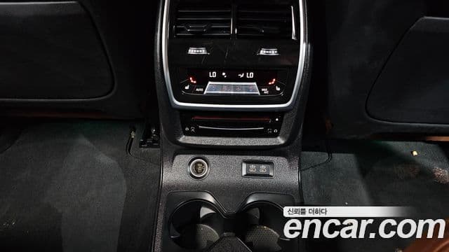 BMW X7 2021 — Photo 44/45